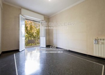 Camera da letto - Trilocale viale Virginia Centurione Bracelli, 7, Genova (zona Marassi) - foto 6
