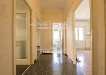 Corridoio - Trilocale viale Virginia Centurione Bracelli, 7, Genova (zona Marassi) - foto 9