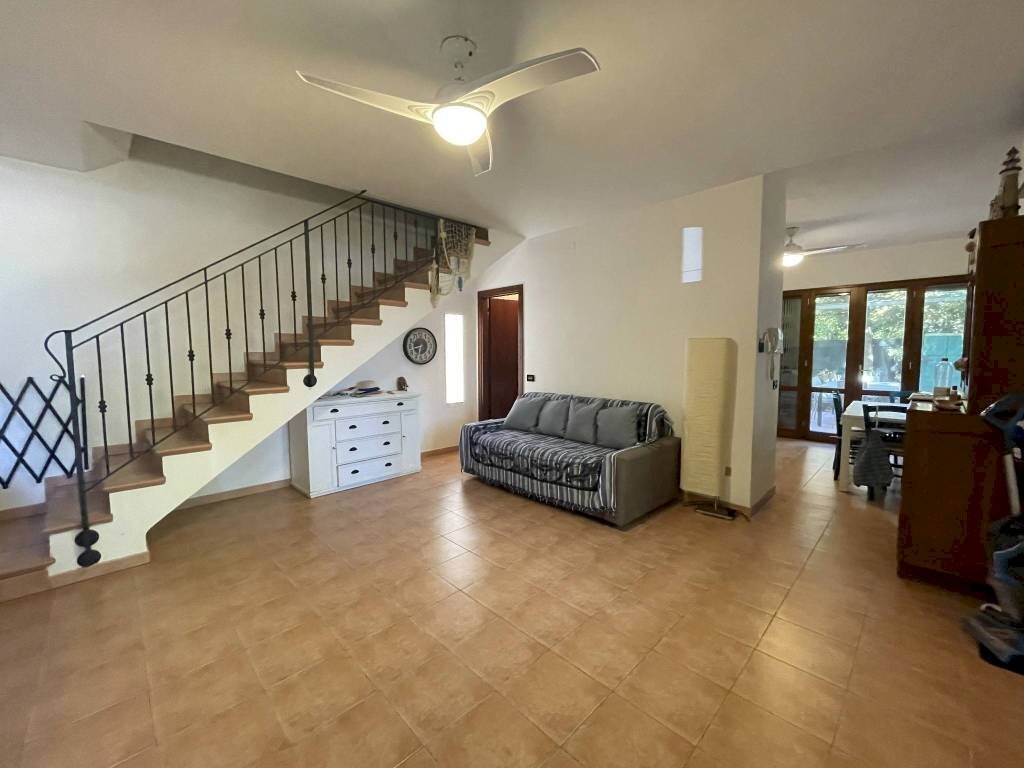 Soggiorno - Quadrilocale viale Spalato, Ravenna (zona Marina di Ravenna) - foto 3