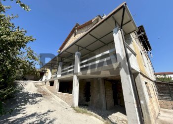 Casa all\'aperto - Quadrilocale via caldarelli
 
39, San Giovanni Teatino - foto 4