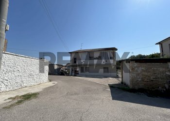 Casa all\'aperto - Quadrilocale via caldarelli
 
39, San Giovanni Teatino - foto 5