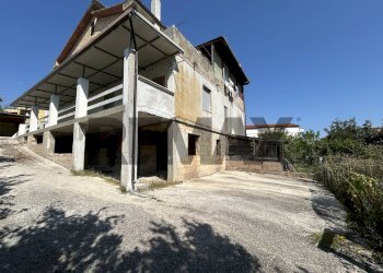 Casa all\'aperto - Quadrilocale via caldarelli
 
39, San Giovanni Teatino - foto 7