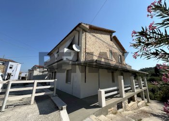 Casa all\'aperto - Quadrilocale via caldarelli
 
39, San Giovanni Teatino - foto 9