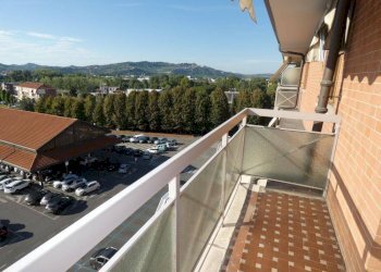 Balcone - Four-room apartment piazza Guglielmo Marconi, Alba - photo 4