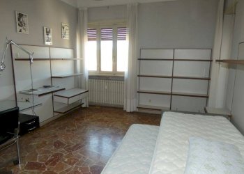 Camera da letto - Four-room apartment piazza Guglielmo Marconi, Alba - photo 10