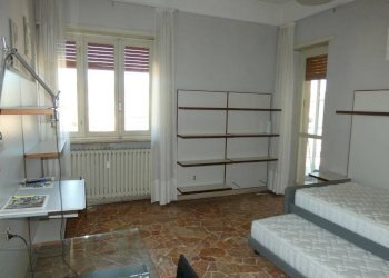 Camera da letto - Four-room apartment piazza Guglielmo Marconi, Alba - photo 11