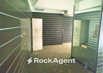 Interno palazzo - Negozio via Nazionale, 180, Roma (zona Centro Storico) - foto 5