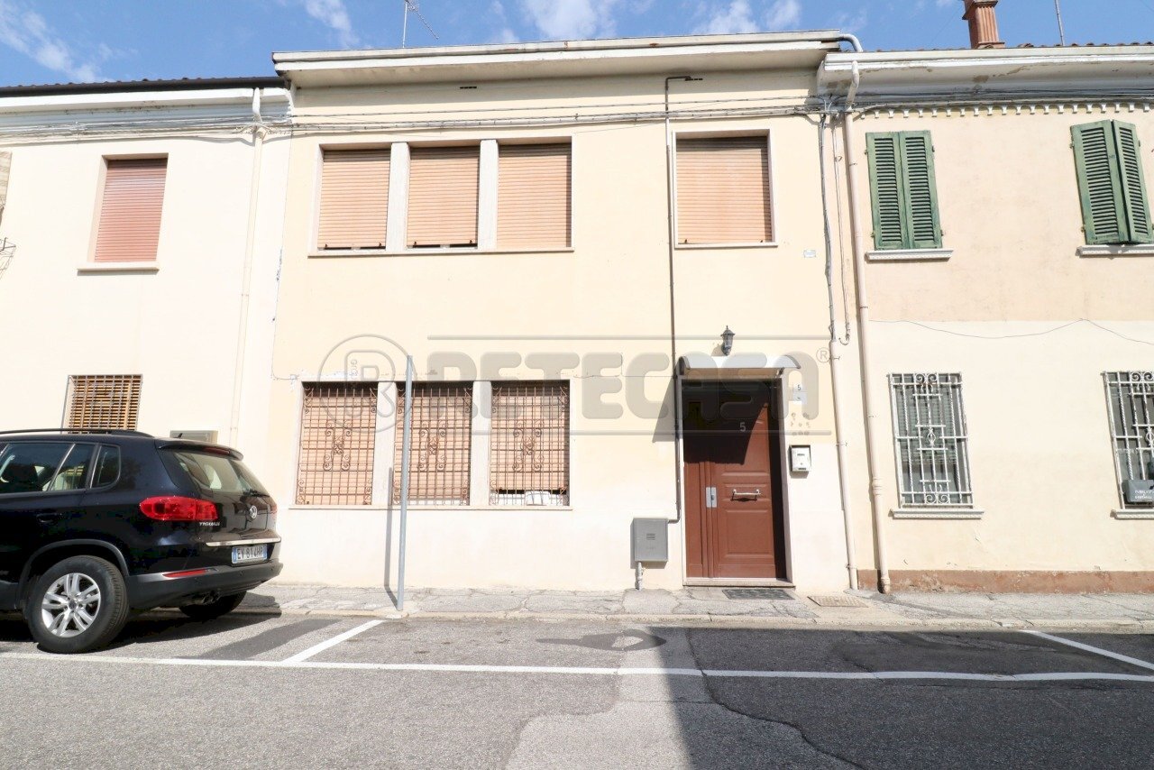 1_Fronte - Villa a Schiera Via E. Curiel 5, Bondeno - foto 1