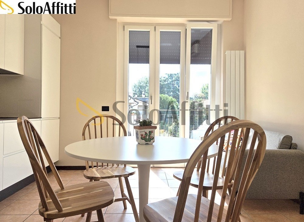 Soggiorno con cucina a vista - Appartamento Via Guglielmo Marconi, Paderno Dugnano - foto 2