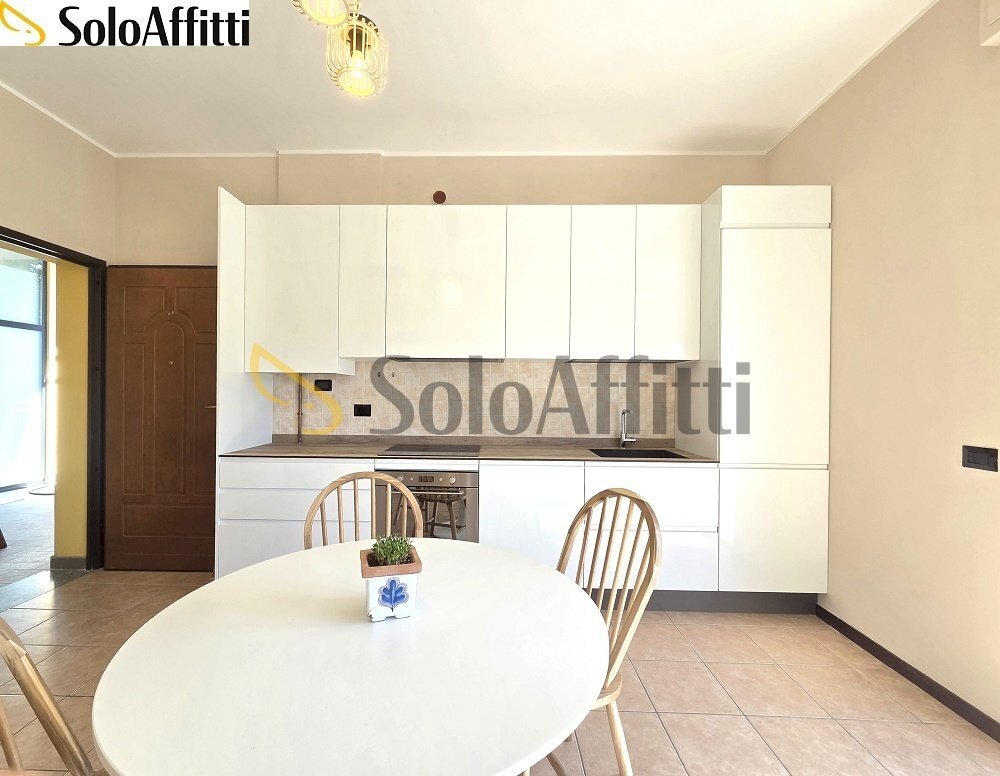 Soggiorno con cucina a vista - Appartamento Via Guglielmo Marconi, Paderno Dugnano - foto 3