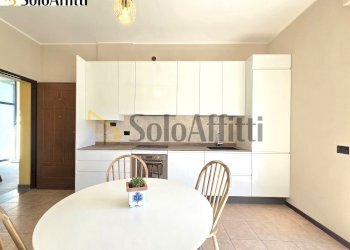 Soggiorno con cucina a vista - Appartamento Via Guglielmo Marconi, Paderno Dugnano - foto 3