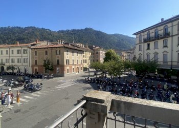 Balcone - Appartamento Piazza Alessandro Volta  34, Como - foto 1