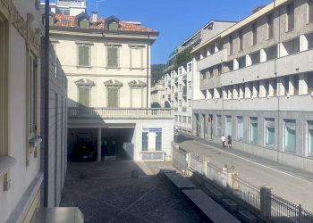 Cortile condominiale - Appartamento Piazza Alessandro Volta  34, Como - foto 2