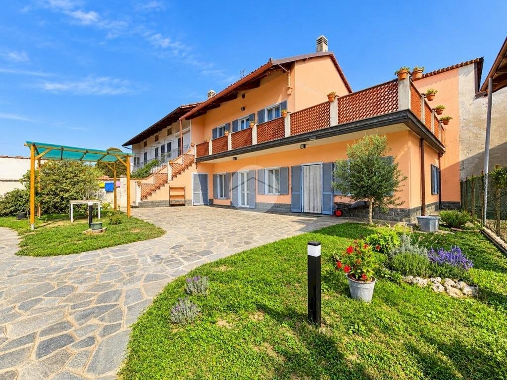 Independent house Via Duca D'Aosta, Caluso - photo 1