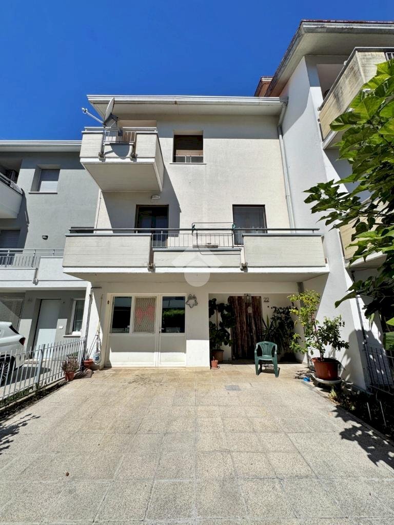 Villa a Schiera Via Zandonai, Montelabbate - foto 1