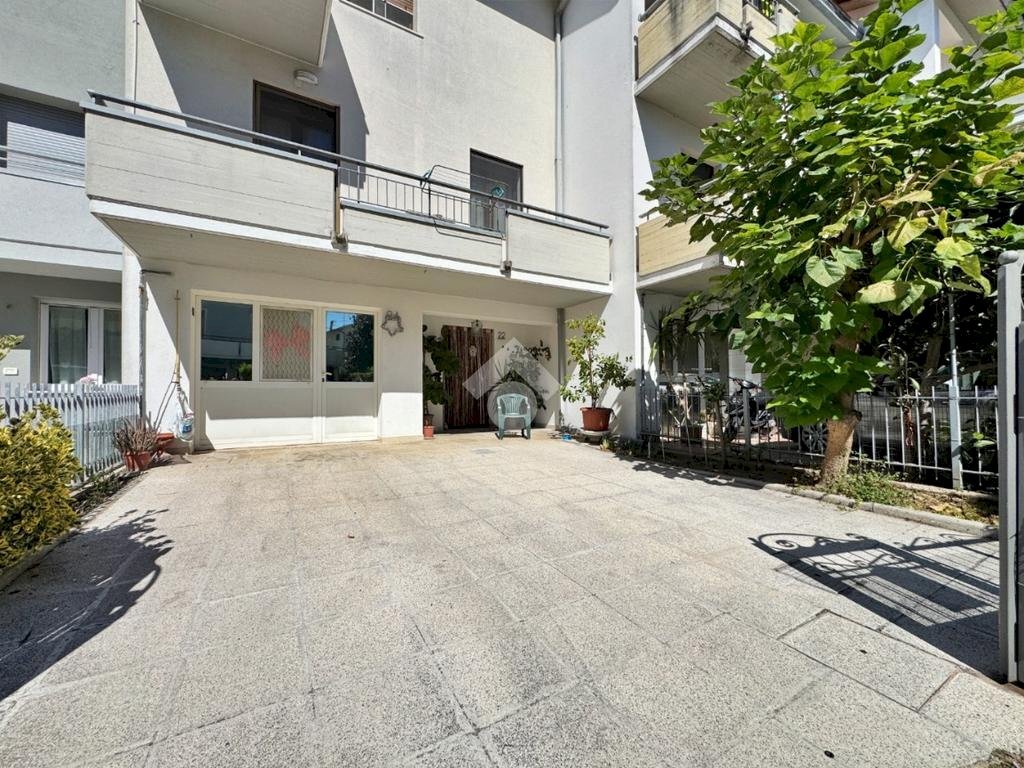 Villa a Schiera Via Zandonai, Montelabbate - foto 2
