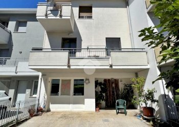 Villa a Schiera Via Zandonai, Montelabbate - foto 1