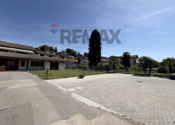 Edificio all\'aperto - Trilocale via Indipendenza
 
22, Venegono Superiore - foto 38