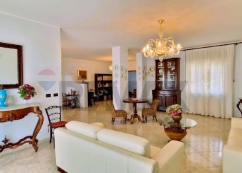 Soggiorno - Villa VIA FILIPPO MEDA
 
77, Giarre - foto 10