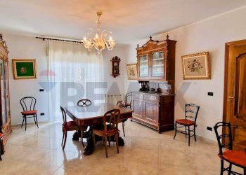 Sala da pranzo - Villa VIA FILIPPO MEDA
 
77, Giarre - foto 12