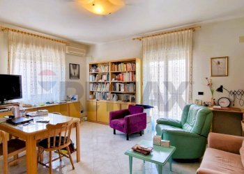 Sala da pranzo - Villa VIA FILIPPO MEDA
 
77, Giarre - foto 32