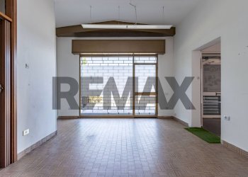 Stanza vuota - Negozio Piazza Butti
8, Garbagnate Monastero - foto 1