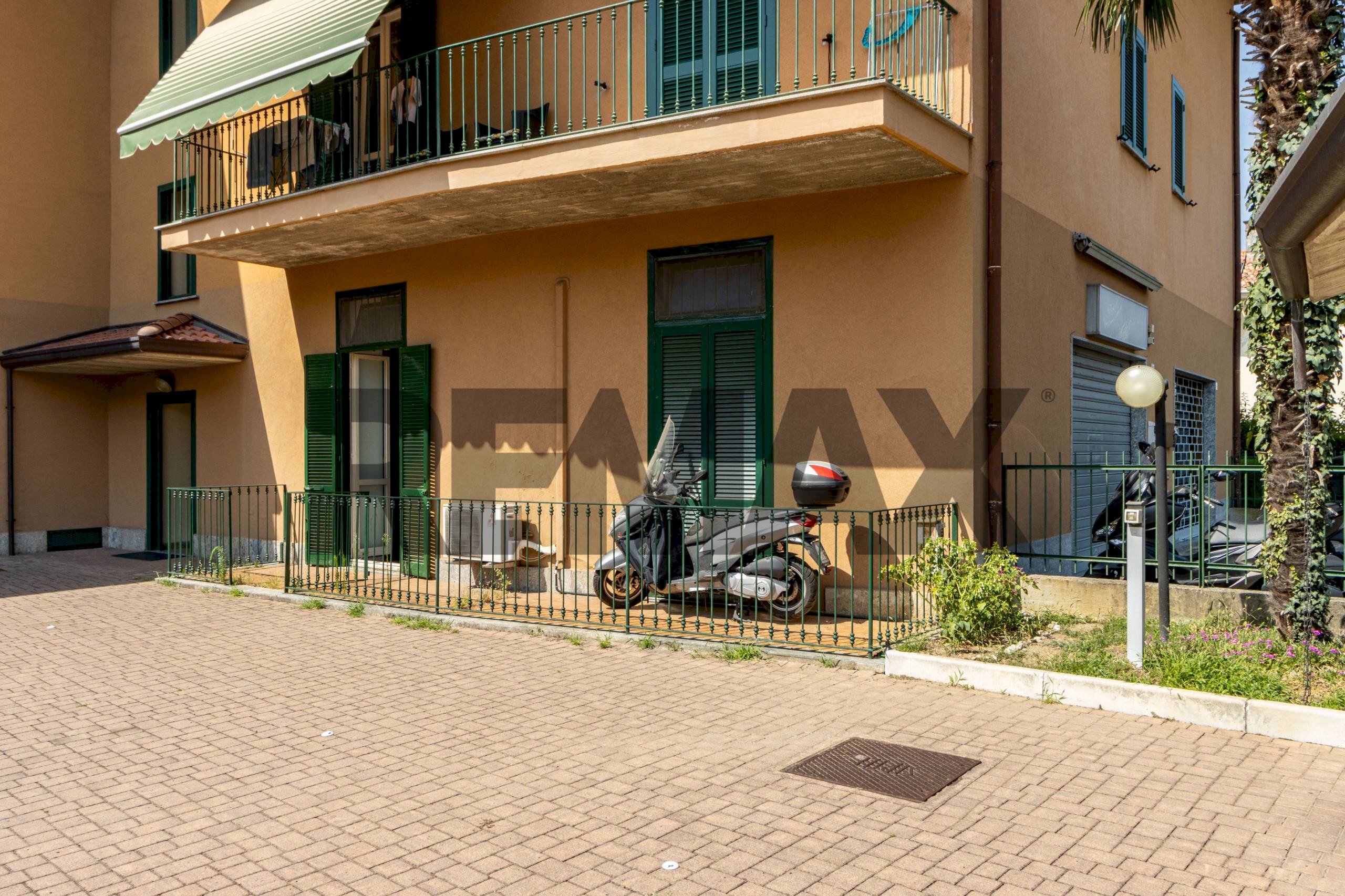 Edificio all\'aperto - Negozio Piazza Butti
 
7, Garbagnate Monastero - foto 1