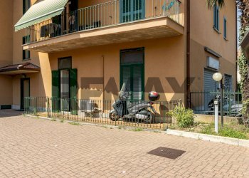 Edificio all\'aperto - Negozio Piazza Butti
7, Garbagnate Monastero - foto 1