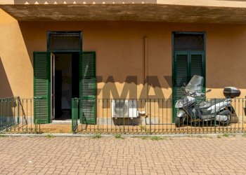 Casa all\'aperto - Negozio Piazza Butti
7, Garbagnate Monastero - foto 2