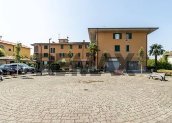 Edificio all\'aperto - Negozio Piazza Butti
7, Garbagnate Monastero - foto 3