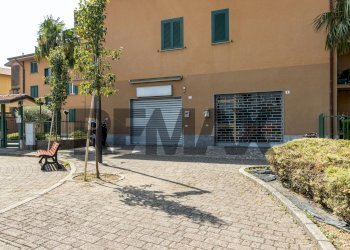 Edificio all\'aperto - Negozio Piazza Butti
7, Garbagnate Monastero - foto 4