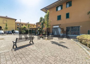 Edificio all\'aperto - Negozio Piazza Butti
7, Garbagnate Monastero - foto 5