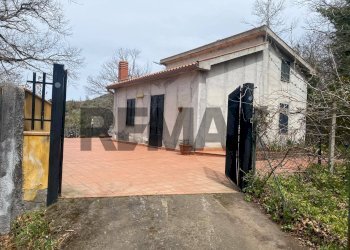 Casa all\'aperto - Villa Contrda D'urso
 
snc, Adrano - foto 1