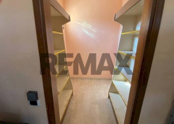 Cabina armadio - Negozio Via Garibaldi
snc, Villadose - foto 5