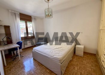 Camera / camera da letto - Four-room apartment via conti
26, Trieste - photo 5