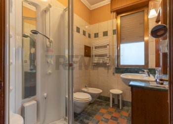 bagno con doccia - Appartamento Via Napoli
 
10, Foggia - foto 24