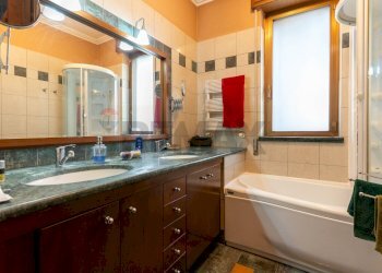 bagno con vasca - Appartamento Via Napoli
 
10, Foggia - foto 25