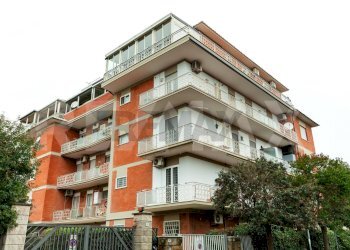 Edificio all\'aperto - Quadrilocale Via dalmazia
 
26, Ciampino - foto 2