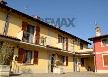 Casa all\'aperto - Villa a Schiera via piave
 
17, Santo Stefano Lodigiano - foto 1
