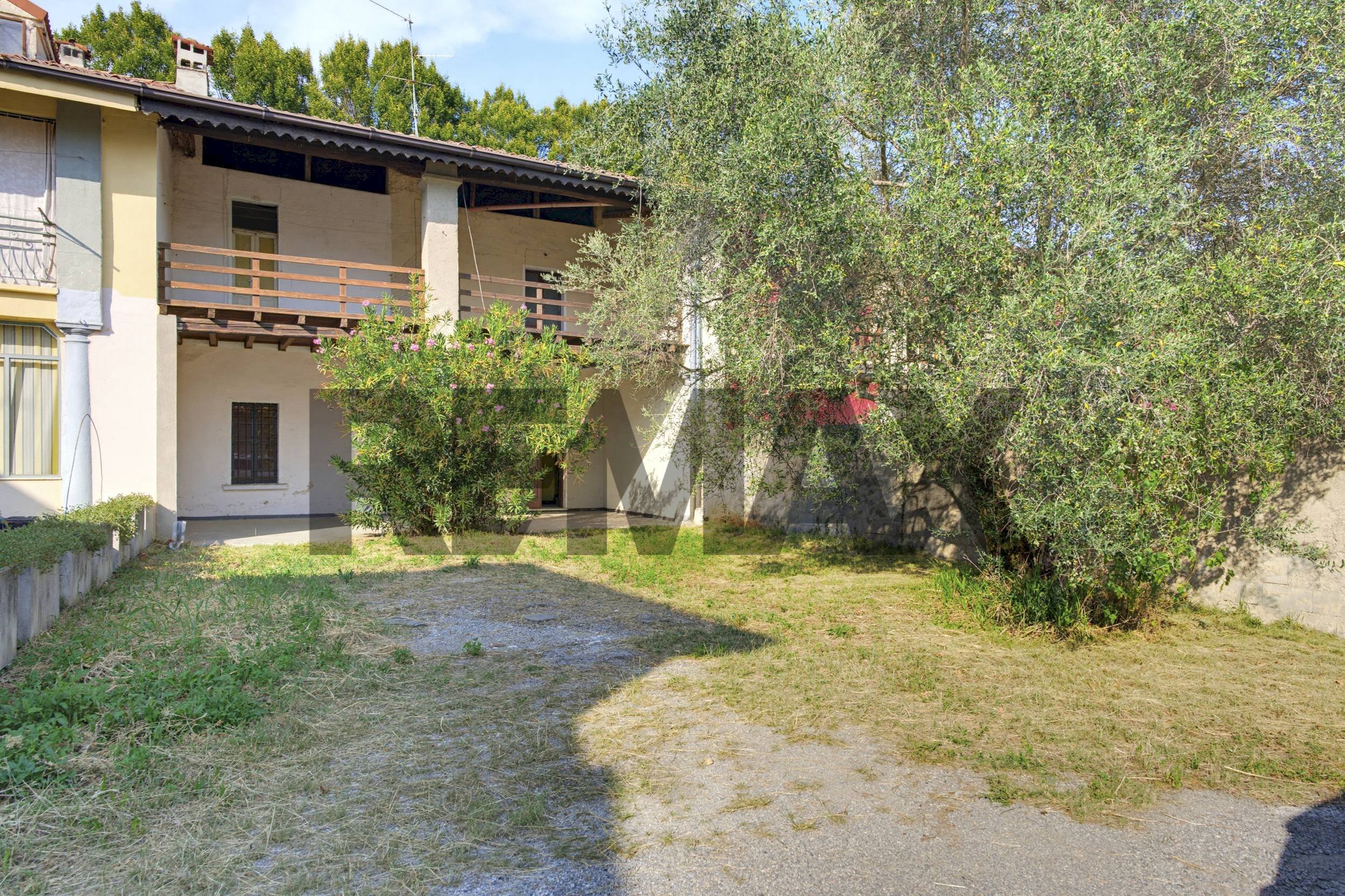 Giardino - Casa semi indipendente Via Gian Battista Guarneri
 
19, Passirano - foto 1