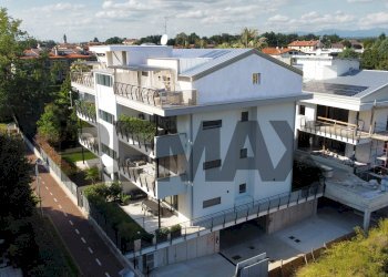 Edificio all\'aperto - Attico via Manzoni
 
snc, Vimercate - foto 1