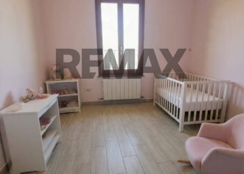 Camera / camera da letto - Three-room apartment vicolo trento
9, Capriate San Gervasio - photo 12