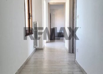 Hall / corridoio - Three-room apartment vicolo trento
9, Capriate San Gervasio - photo 18