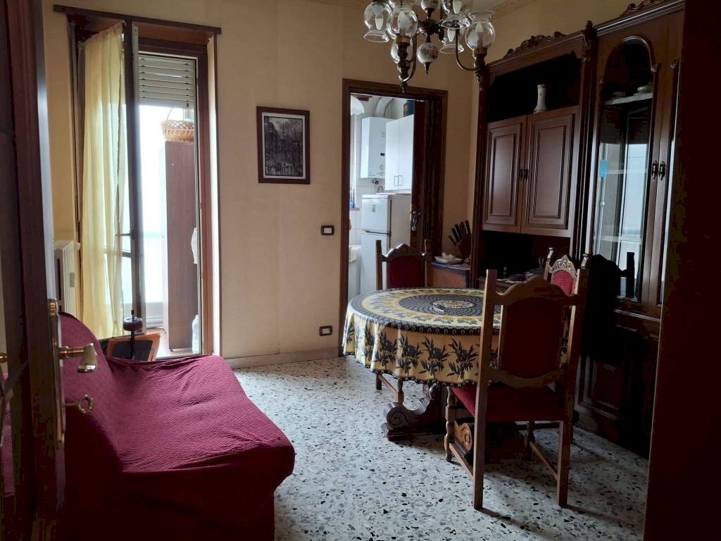 Soggiorno - Trilocale corso Traiano, 68/3, Torino (zona Lingotto) - foto 2
