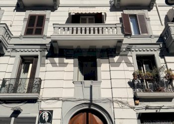 Edificio all\'aperto - Quadrilocale Via Santa Lucia
 
133, Napoli - foto 1