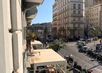 Edificio all\'aperto - Quadrilocale Via Santa Lucia
 
133, Napoli - foto 10