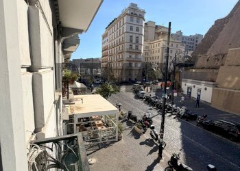 Edificio all\'aperto - Quadrilocale Via Santa Lucia
 
133, Napoli - foto 17