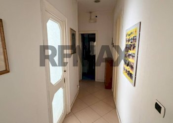 Hall / corridoio - Quadrilocale Via Santa Lucia
 
133, Napoli - foto 31