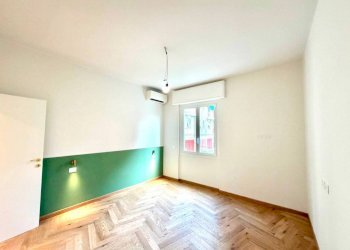 Camera da letto - Trilocale viale Villini Rollino, Genova (zona Sestri Ponente) - foto 8