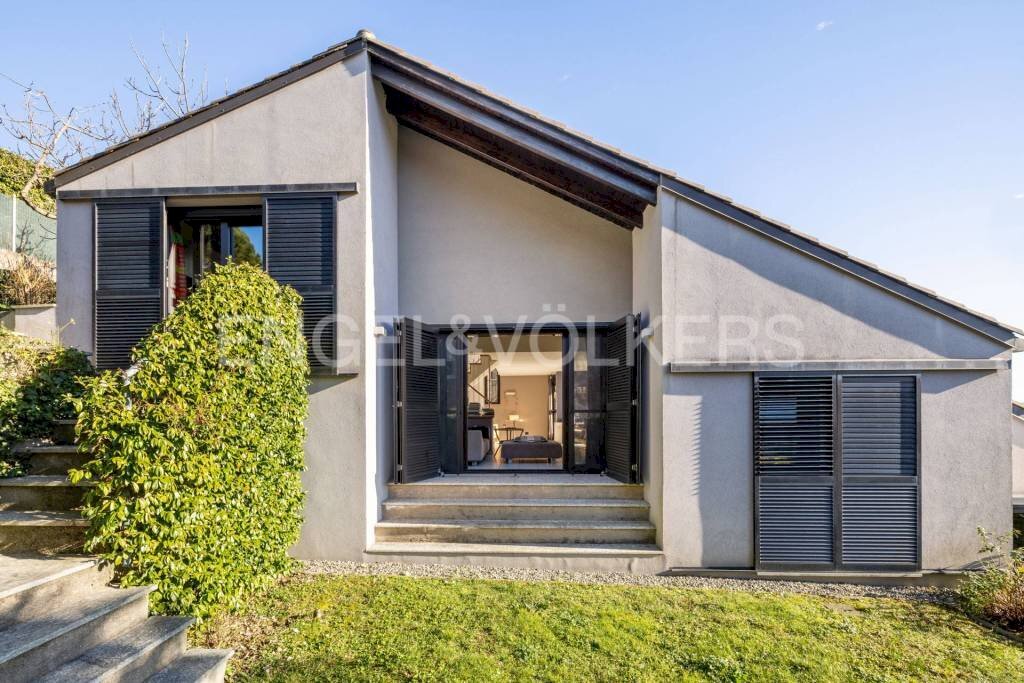 Facciata - Villa a Schiera via Pordoi, 8, Besozzo - foto 1